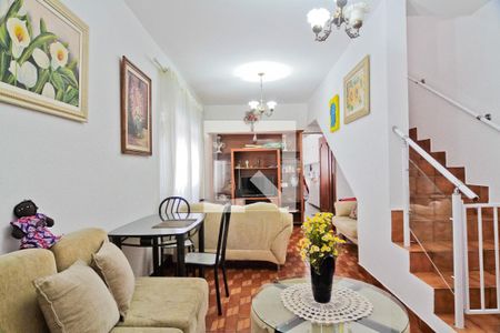 Sala de casa para alugar com 2 quartos, 70m² em Jardim das Laranjeiras, São Paulo