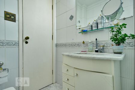 Banheiro de apartamento à venda com 3 quartos, 150m² em Alto da Lapa, São Paulo