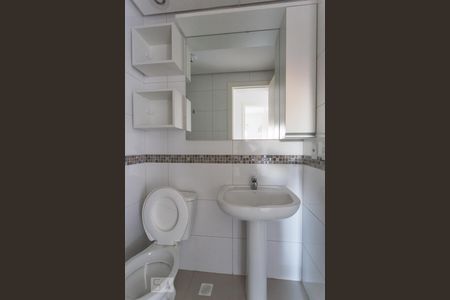 Banheiro de apartamento para alugar com 2 quartos, 75m² em Partenon, Porto Alegre