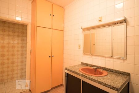 Banheiro  de casa para alugar com 4 quartos, 194m² em Vila Camilópolis, Santo André