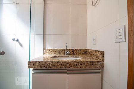 Banheiro da Suite de apartamento à venda com 3 quartos, 66m² em Sagrada Família, Belo Horizonte