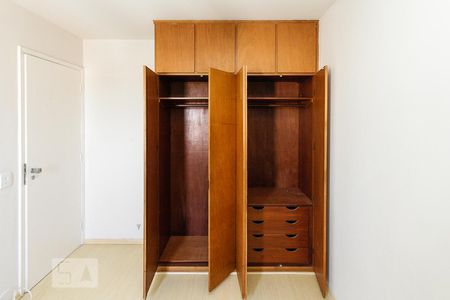 Quarto 01 de apartamento para alugar com 2 quartos, 60m² em Vila Bertioga, São Paulo