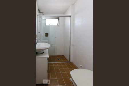 Banheiro de apartamento para alugar com 2 quartos, 60m² em Vila Bertioga, São Paulo