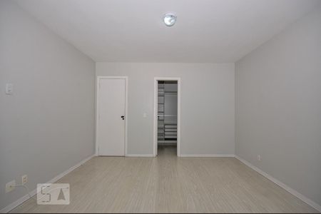 Casa de condomínio à venda com 480m², 5 quartos e 2 vagas Casa de condomínio à venda com 480m², 5 quartos e 2 vagasQuarto 2