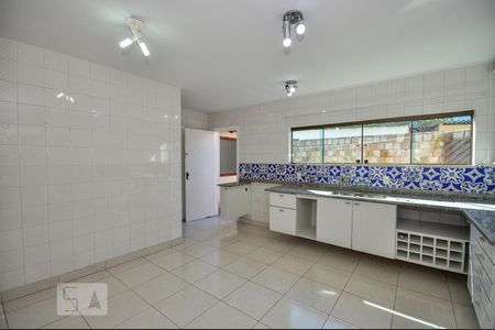 Casa de condomínio à venda com 480m², 5 quartos e 2 vagas Casa de condomínio à venda com 480m², 5 quartos e 2 vagasCozinha