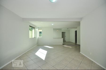 Sala de casa de condomínio para alugar com 5 quartos, 480m² em Anil, Rio de Janeiro