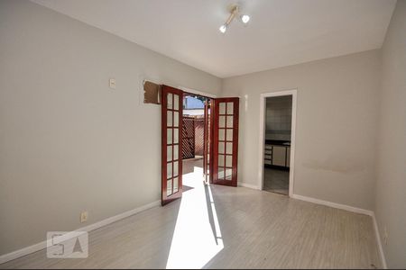 Casa de condomínio à venda com 480m², 5 quartos e 2 vagas Casa de condomínio à venda com 480m², 5 quartos e 2 vagasSuíte