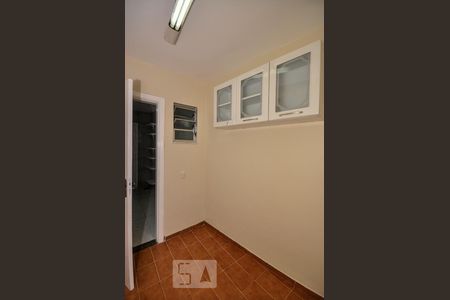 Casa de condomínio à venda com 480m², 5 quartos e 2 vagas Casa de condomínio à venda com 480m², 5 quartos e 2 vagasQuarto de Depósito