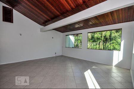 Casa de condomínio à venda com 480m², 5 quartos e 2 vagas Casa de condomínio à venda com 480m², 5 quartos e 2 vagasSala - 2o Andar