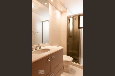 Apartamento à venda com 80m², 2 quartos e 2 vagas Apartamento à venda com 80m², 2 quartos e 2 vagasBanheiro da Suíte