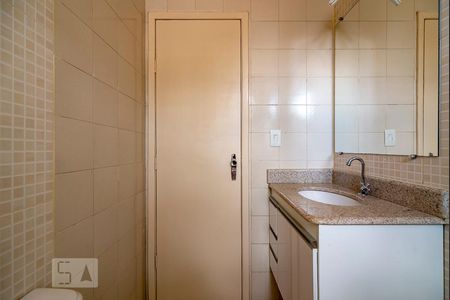 Banheiro de apartamento para alugar com 2 quartos, 100m² em Sagrada Família, Belo Horizonte