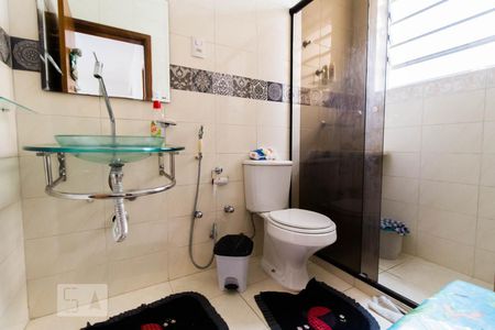 Banheiro de apartamento à venda com 2 quartos, 70m² em Santana, Porto Alegre