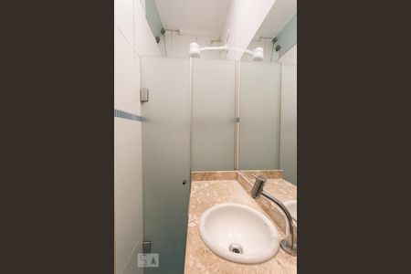 Banheiro  de kitnet/studio para alugar com 1 quarto, 35m² em Liberdade, São Paulo