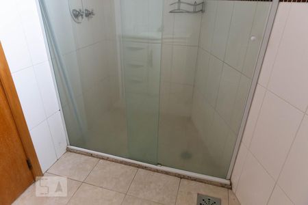 Banheiro de apartamento à venda com 2 quartos, 80m² em Chácara das Pedras, Porto Alegre