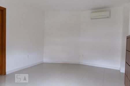 Suíte de apartamento à venda com 2 quartos, 80m² em Chácara das Pedras, Porto Alegre