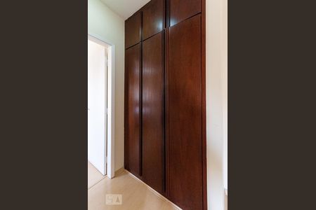 Corredor de apartamento para alugar com 1 quarto, 82m² em Cambuí, Campinas