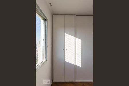 Quarto 2 (Armários) de apartamento para alugar com 3 quartos, 75m² em Vila Mariana, São Paulo