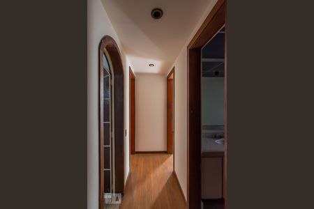 Corredor de apartamento à venda com 3 quartos, 210m² em Santo Antônio, Belo Horizonte