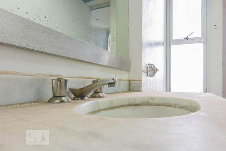 Torneira Banheiro Social de apartamento à venda com 3 quartos, 210m² em Santo Antônio, Belo Horizonte