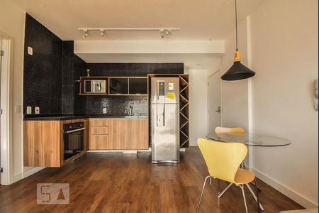 Cozinha de apartamento para alugar com 1 quarto, 50m² em Santo Amaro, São Paulo