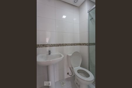 Banheiro de apartamento à venda com 2 quartos, 70m² em Partenon, Porto Alegre