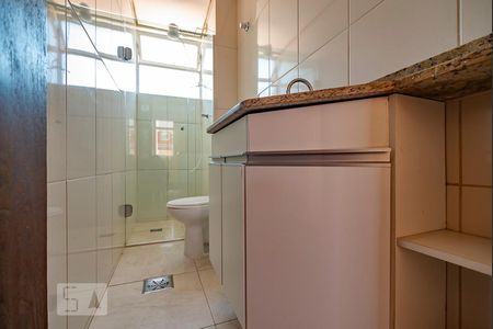 Banheiro de apartamento para alugar com 2 quartos, 60m² em Nova Floresta, Belo Horizonte