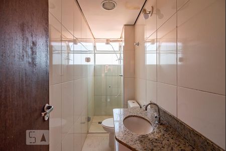 Banheiro de apartamento para alugar com 2 quartos, 60m² em Nova Floresta, Belo Horizonte