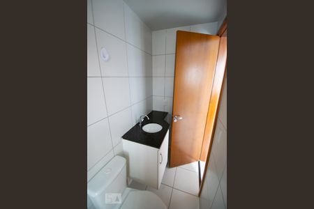 Banheiro da suíte de apartamento para alugar com 2 quartos, 49m² em Sul (águas Claras), Brasília