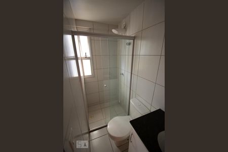 Banheiro da suíte de apartamento para alugar com 2 quartos, 49m² em Sul (águas Claras), Brasília