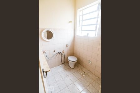 Banheiro de apartamento para alugar com 1 quarto, 50m² em Mont Serrat, Porto Alegre