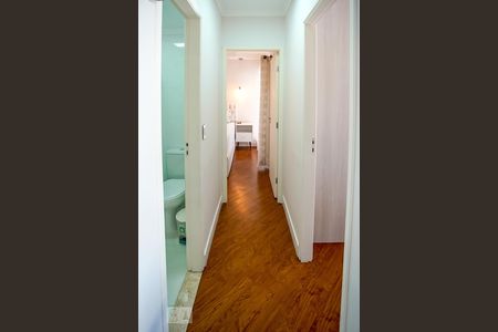 Corredor de Acesso aos Quartos e Banheiro de apartamento à venda com 2 quartos, 66m² em Vila Nivi, São Paulo