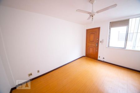 Sala  de apartamento para alugar com 2 quartos, 65m² em Barreto, Niterói