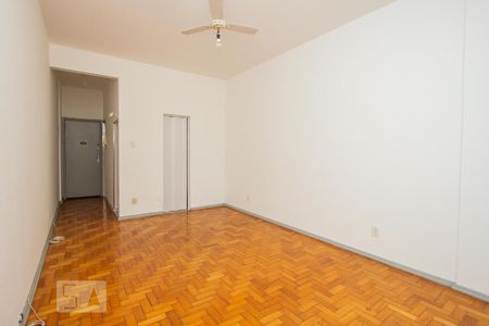 Sala/Quarto de kitnet/studio para alugar com 1 quarto, 34m² em Centro, Rio de Janeiro