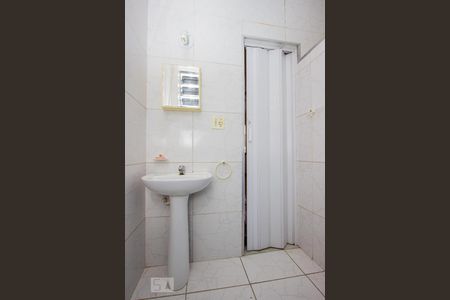 Banheiro de kitnet/studio para alugar com 1 quarto, 34m² em Centro, Rio de Janeiro