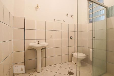 Banheiro de apartamento para alugar com 1 quarto, 42m² em Vila Buarque, São Paulo