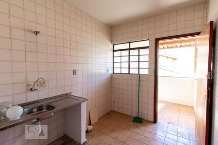 Cozinha de apartamento à venda com 2 quartos, 60m² em Santa Mônica, Belo Horizonte