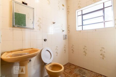 Banheiro 2 de casa à venda com 3 quartos, 130m² em Vila Carrão, São Paulo