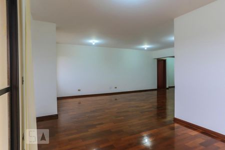 Sala de TV de apartamento à venda com 3 quartos, 160m² em Vila Brasílio Machado, São Paulo