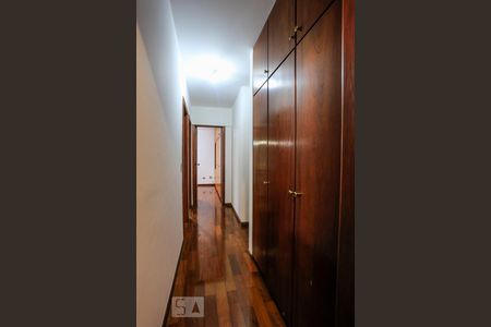 Corredor de apartamento à venda com 3 quartos, 160m² em Vila Brasílio Machado, São Paulo