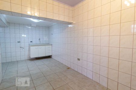 Cozinha de casa para alugar com 1 quarto, 25m² em Jardim Aeroporto, São Paulo