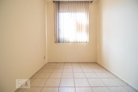 Quarto de apartamento para alugar com 2 quartos, 55m² em João Pinheiro, Belo Horizonte