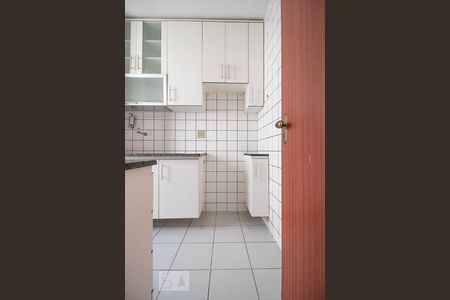 Cozinha de apartamento para alugar com 2 quartos, 55m² em João Pinheiro, Belo Horizonte
