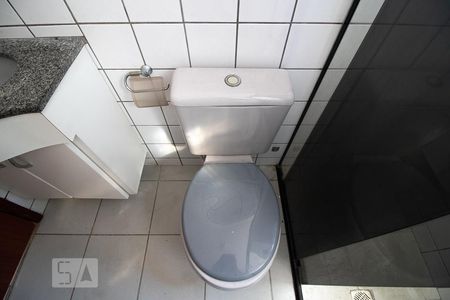 Banheiro de apartamento para alugar com 2 quartos, 55m² em João Pinheiro, Belo Horizonte