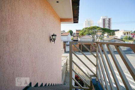 Escada acesso varanda  de casa para alugar com 4 quartos, 100m² em Parque Boturussu, São Paulo