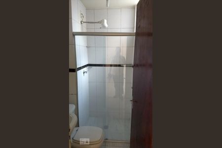 Banheiro de apartamento para alugar com 2 quartos, 45m² em Serrano, Belo Horizonte