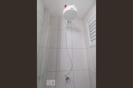 Banheiro de kitnet/studio para alugar com 1 quarto, 28m² em Centro, Curitiba