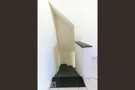 Escada Sala de casa para alugar com 2 quartos, 100m² em Parque Boturussu, São Paulo