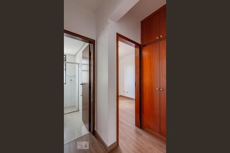 Corredor de apartamento para alugar com 3 quartos, 100m² em Cruzeiro, Belo Horizonte