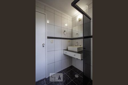 Banheiro de apartamento para alugar com 2 quartos, 71m² em Jardim Londrina, São Paulo