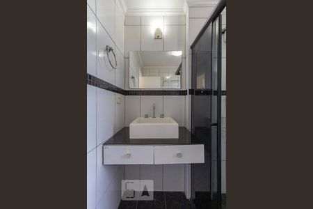 Banheiro de apartamento para alugar com 2 quartos, 71m² em Jardim Londrina, São Paulo